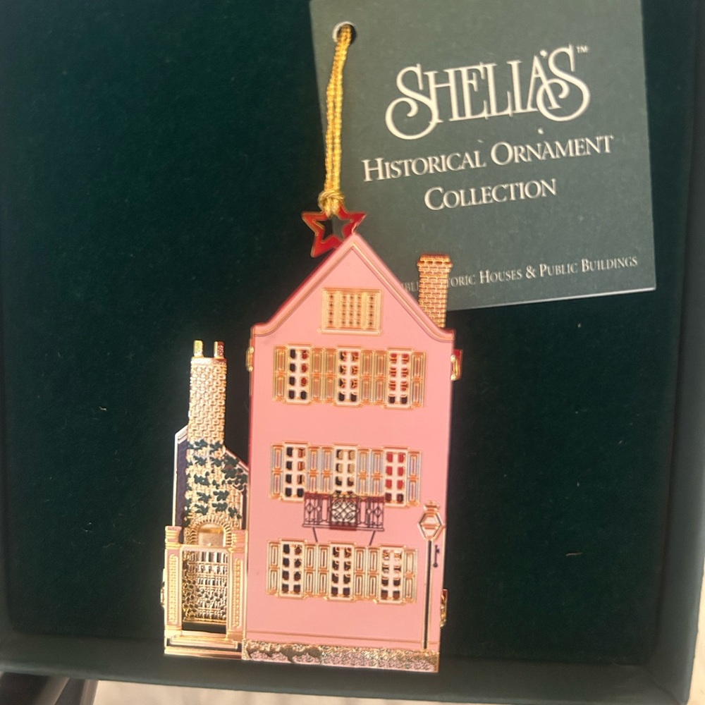 Shelia’s Historical Ornament with Box and Stand 25 Meeting Street House 1997